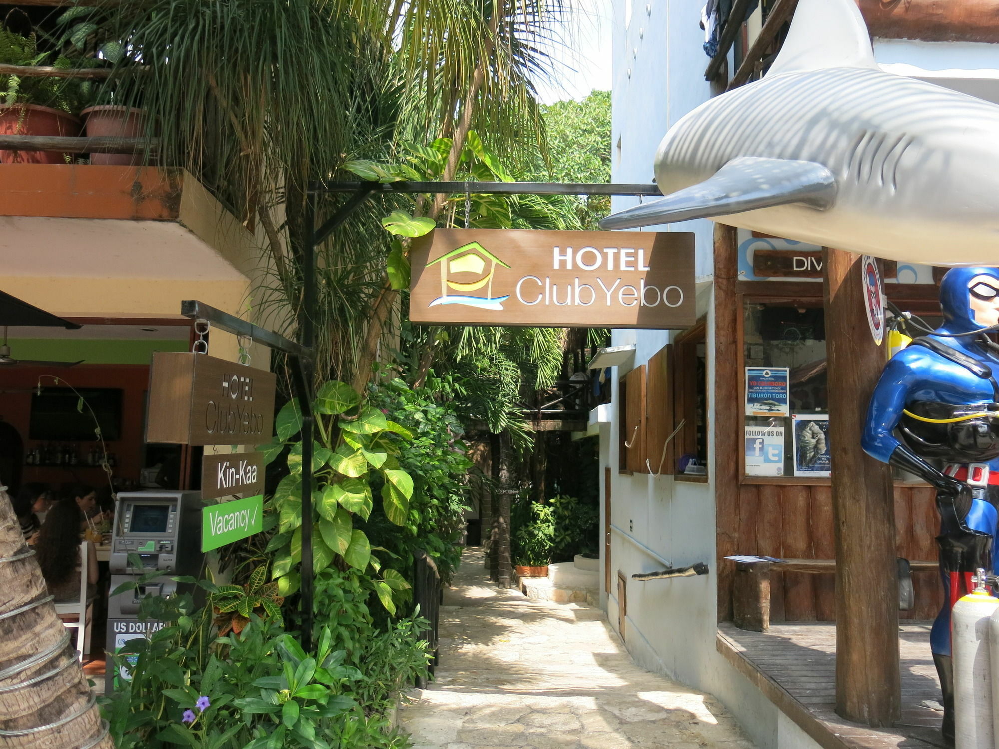 Hotel Club Yebo Playa del Carmen Bagian luar foto
